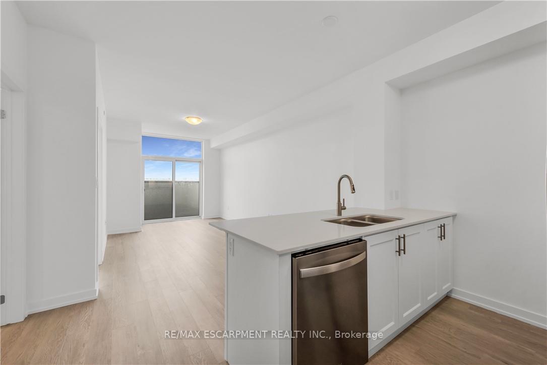 Photo 8 of Unit 335, 10 Mallard Trail, Hamilton, Waterdown — HOMEH