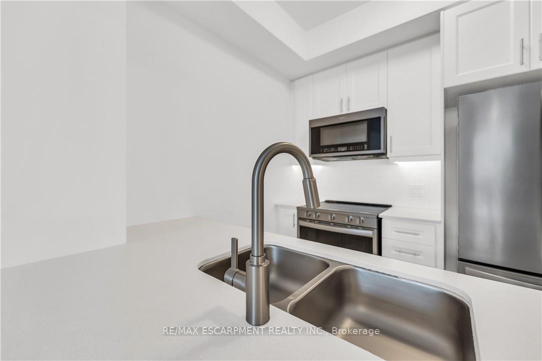 Photo 9 of Unit 335, 10 Mallard Trail, Hamilton, Waterdown — HOMEH