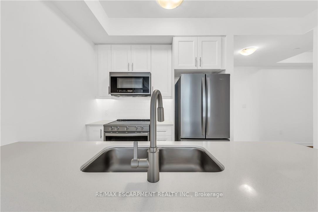 Photo 10 of Unit 335, 10 Mallard Trail, Hamilton, Waterdown — HOMEH
