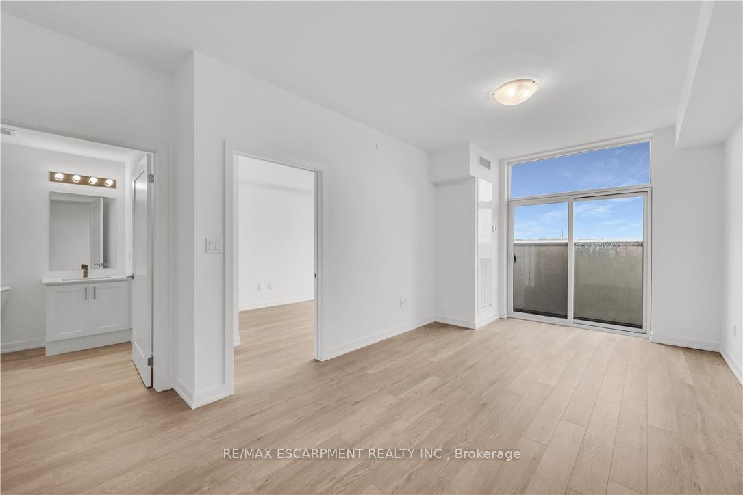 Photo 13 of Unit 335, 10 Mallard Trail, Hamilton, Waterdown — HOMEH