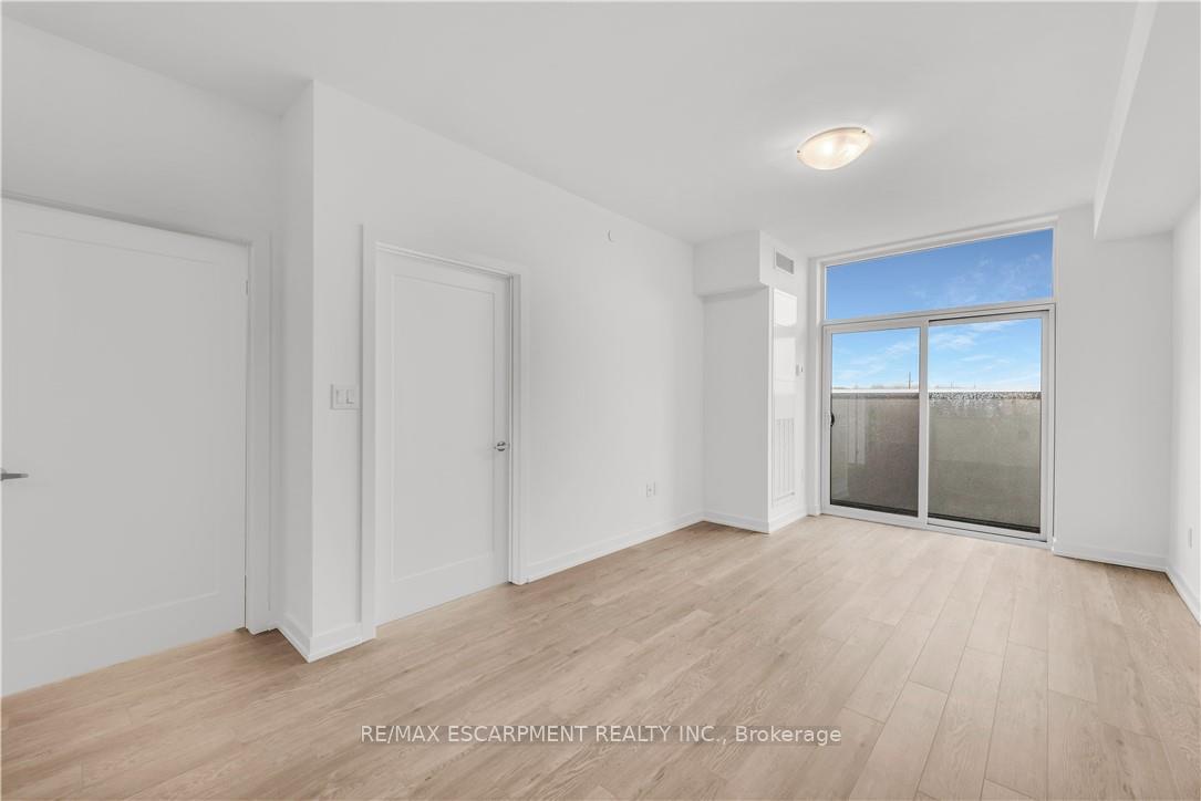 Photo 14 of Unit 335, 10 Mallard Trail, Hamilton, Waterdown — HOMEH