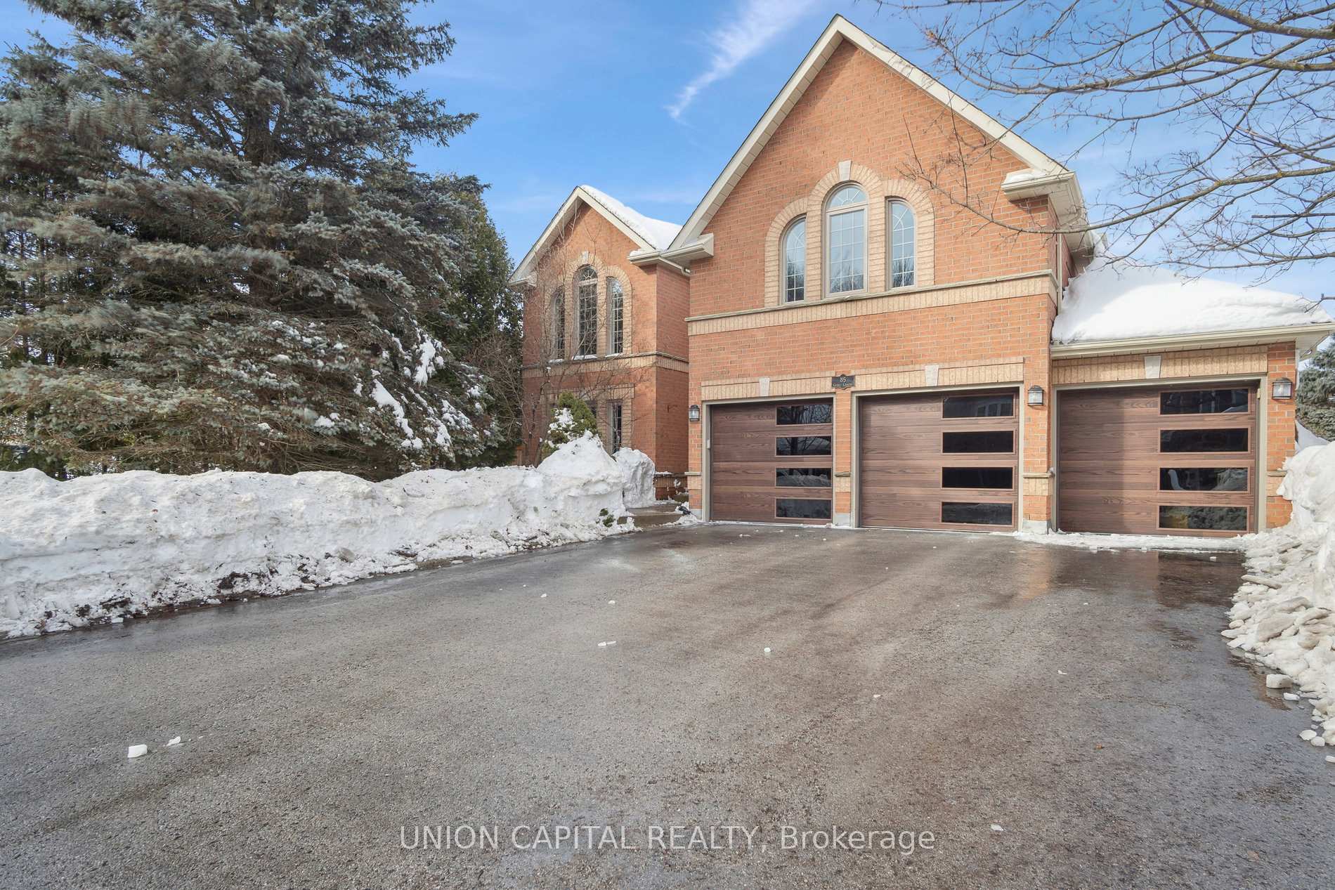 Photo 2 of 85 Charing Crescent, Aurora, Aurora Highlands — HOMEH