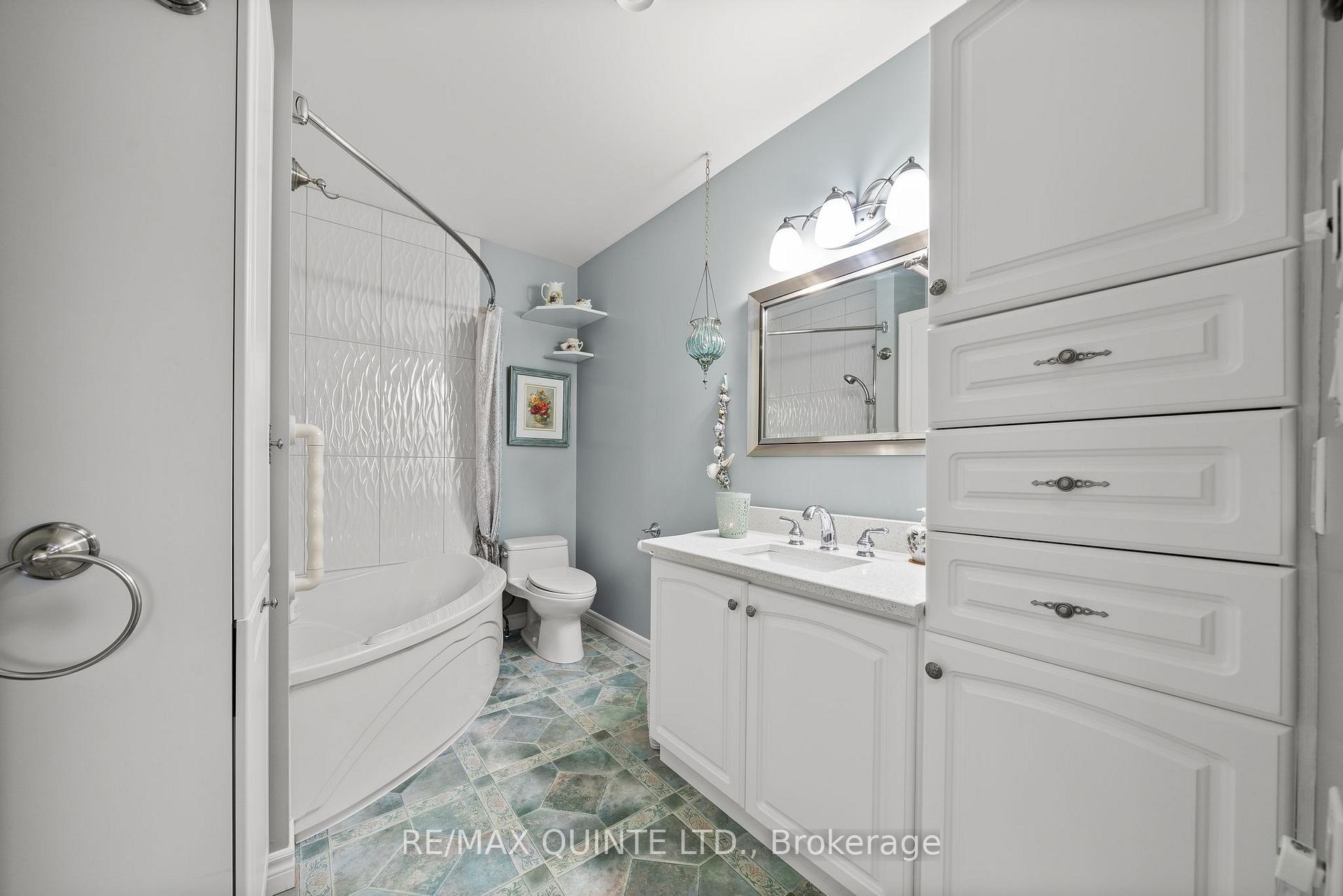 Photo 23 of Unit 10, 351 Cannifton Road, Belleville, Thurlow Ward — HOMEH