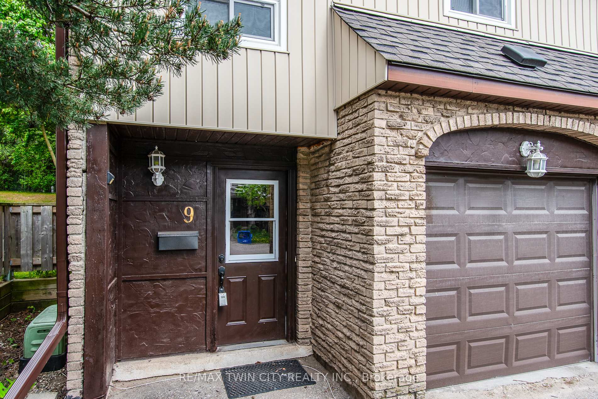 Photo 3 of Unit 9, 80 Old Country Drive, Kitchener — HOMEH