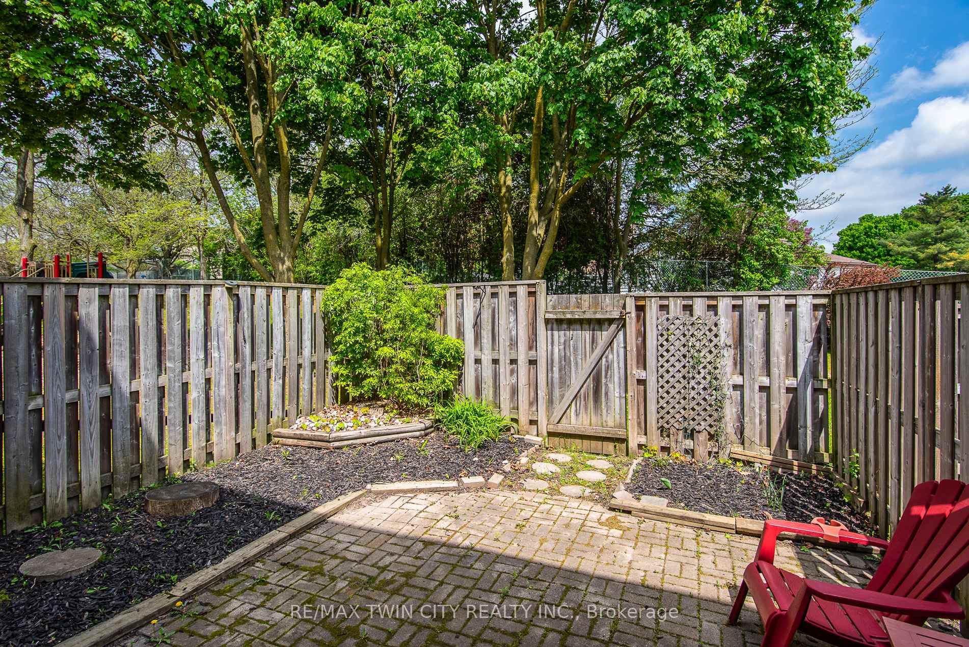 Photo 4 of Unit 9, 80 Old Country Drive, Kitchener — HOMEH