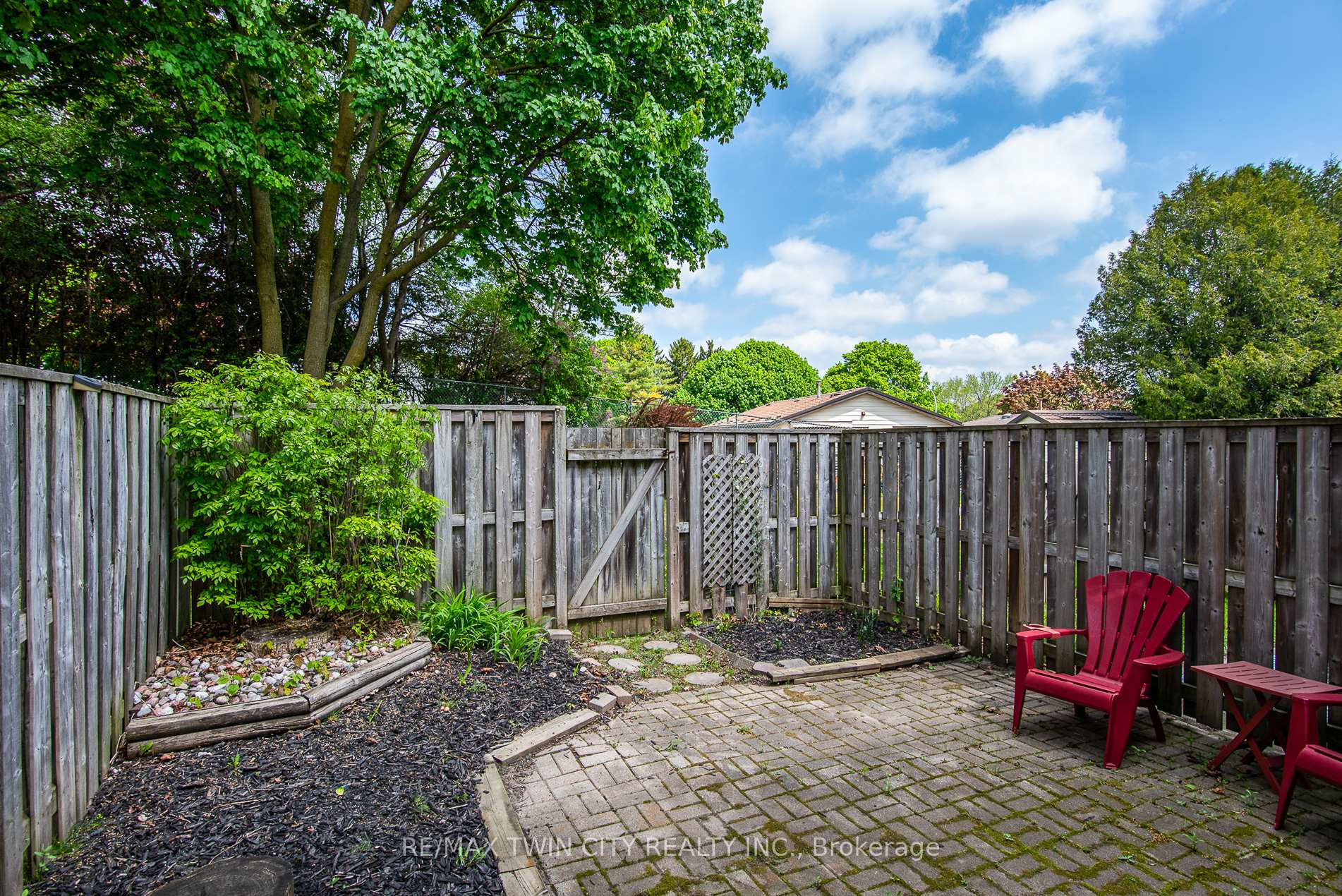 Photo 5 of Unit 9, 80 Old Country Drive, Kitchener — HOMEH