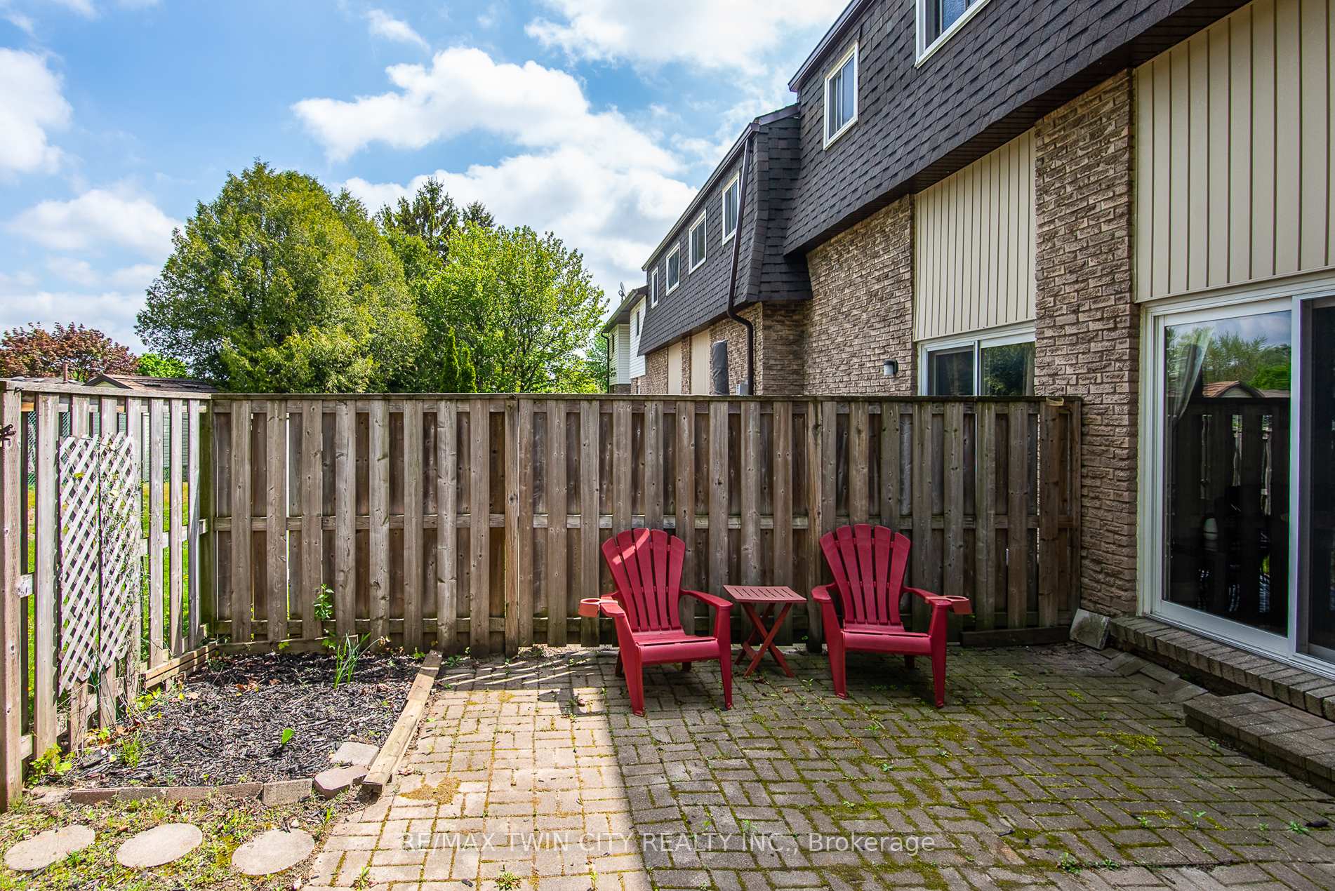 Photo 6 of Unit 9, 80 Old Country Drive, Kitchener — HOMEH