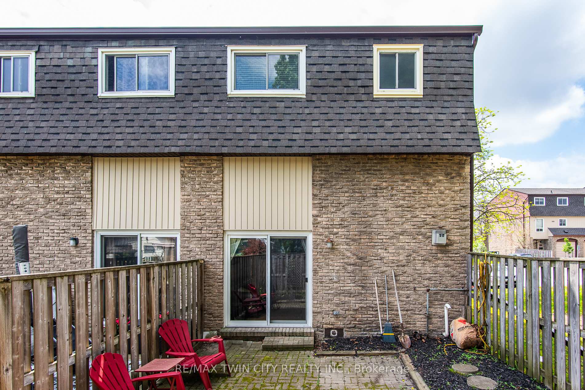 Photo 7 of Unit 9, 80 Old Country Drive, Kitchener — HOMEH