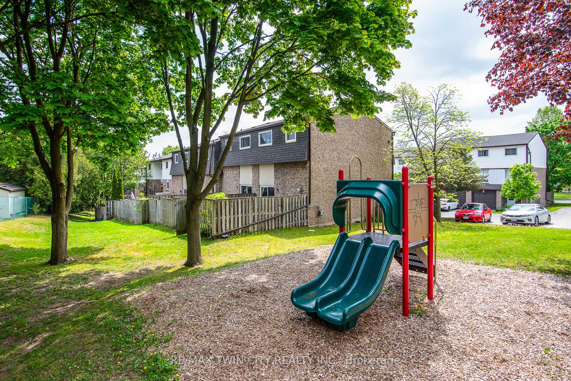 Photo 8 of Unit 9, 80 Old Country Drive, Kitchener — HOMEH