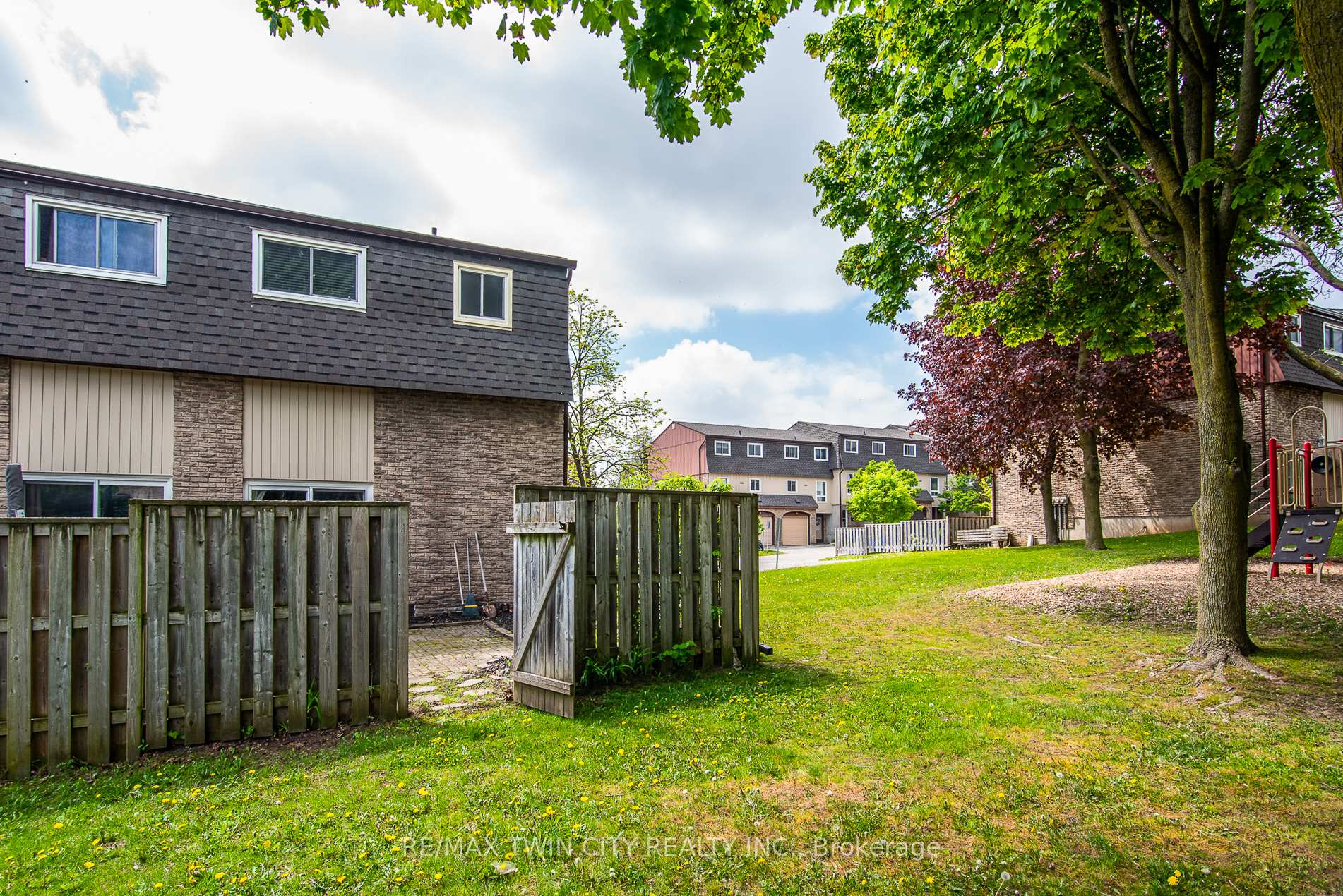 Photo 10 of Unit 9, 80 Old Country Drive, Kitchener — HOMEH