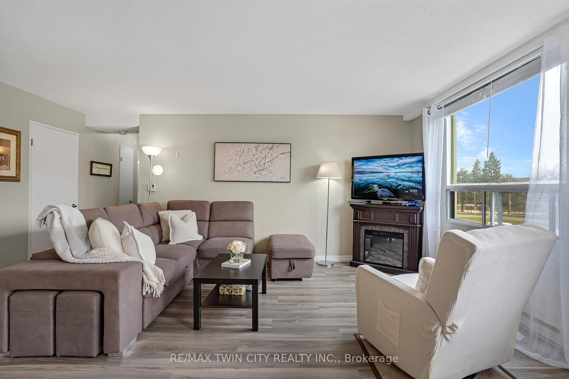 Photo 6 of Unit 202, 18 Holborn Court, Kitchener — HOMEH