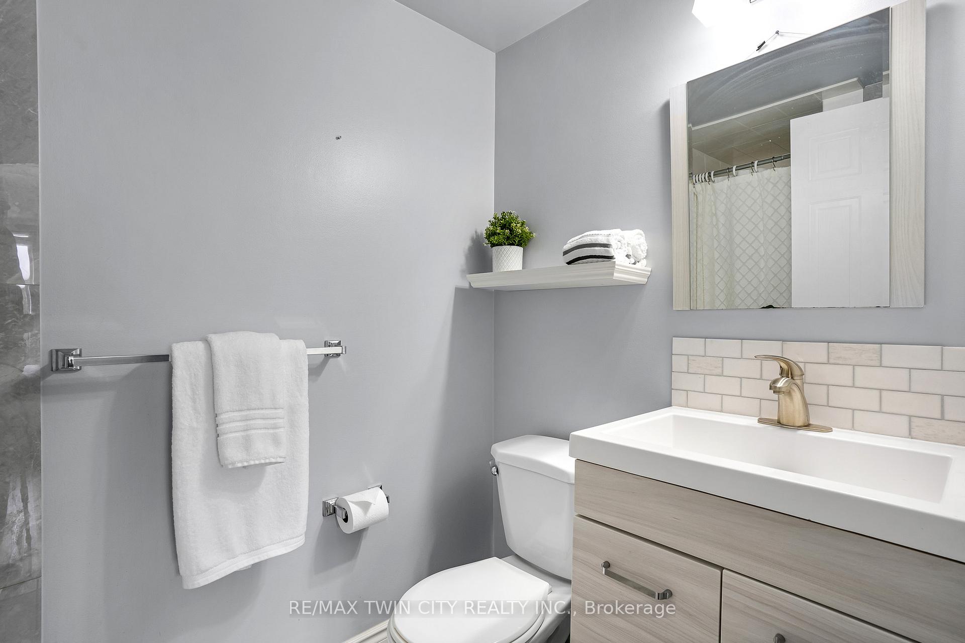 Photo 15 of Unit 202, 18 Holborn Court, Kitchener — HOMEH