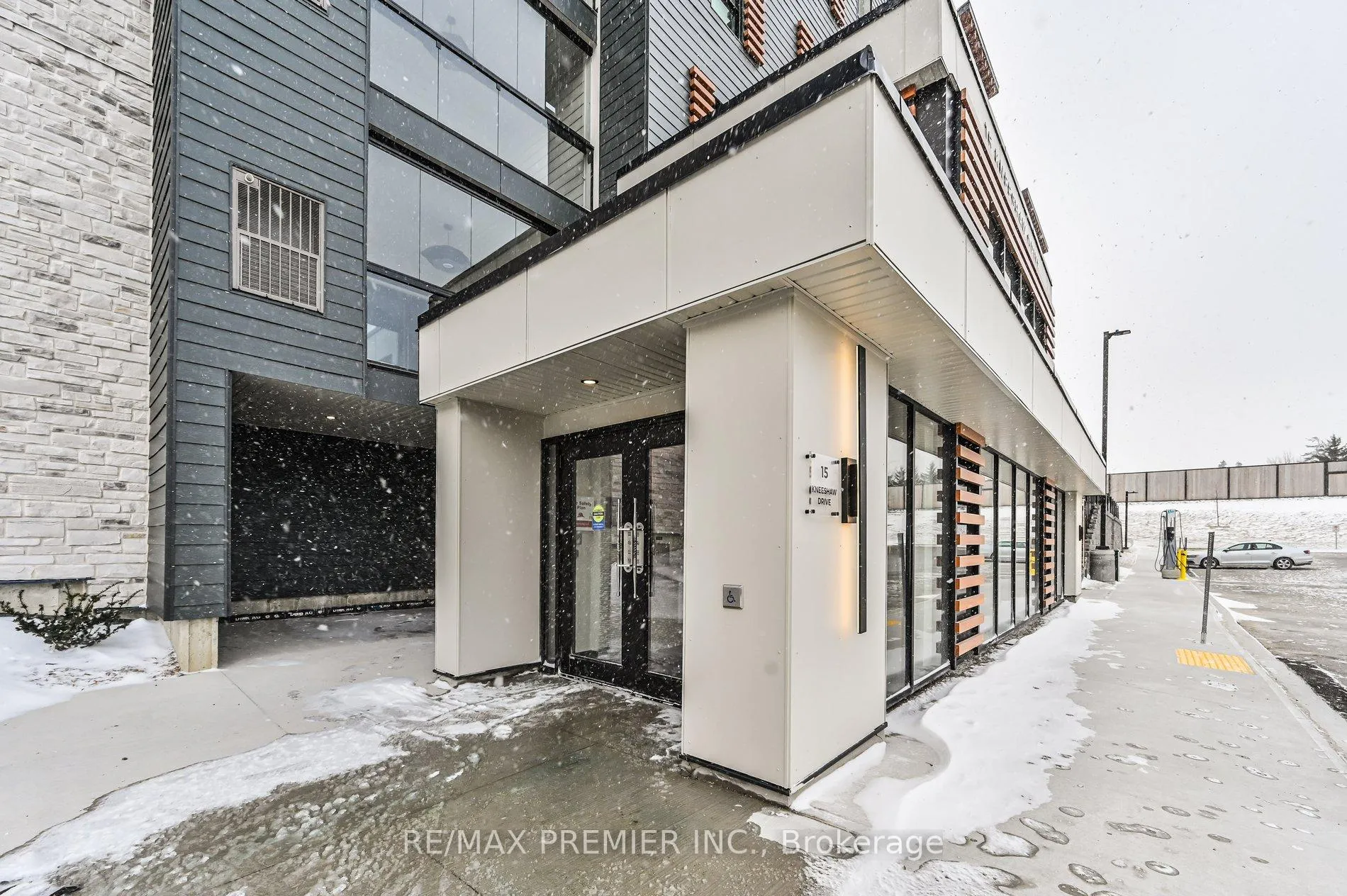 Photo 3 of Unit 603, 15 Kneeshaw Drive, Barrie, Rural Barrie Southeast — HOMEH