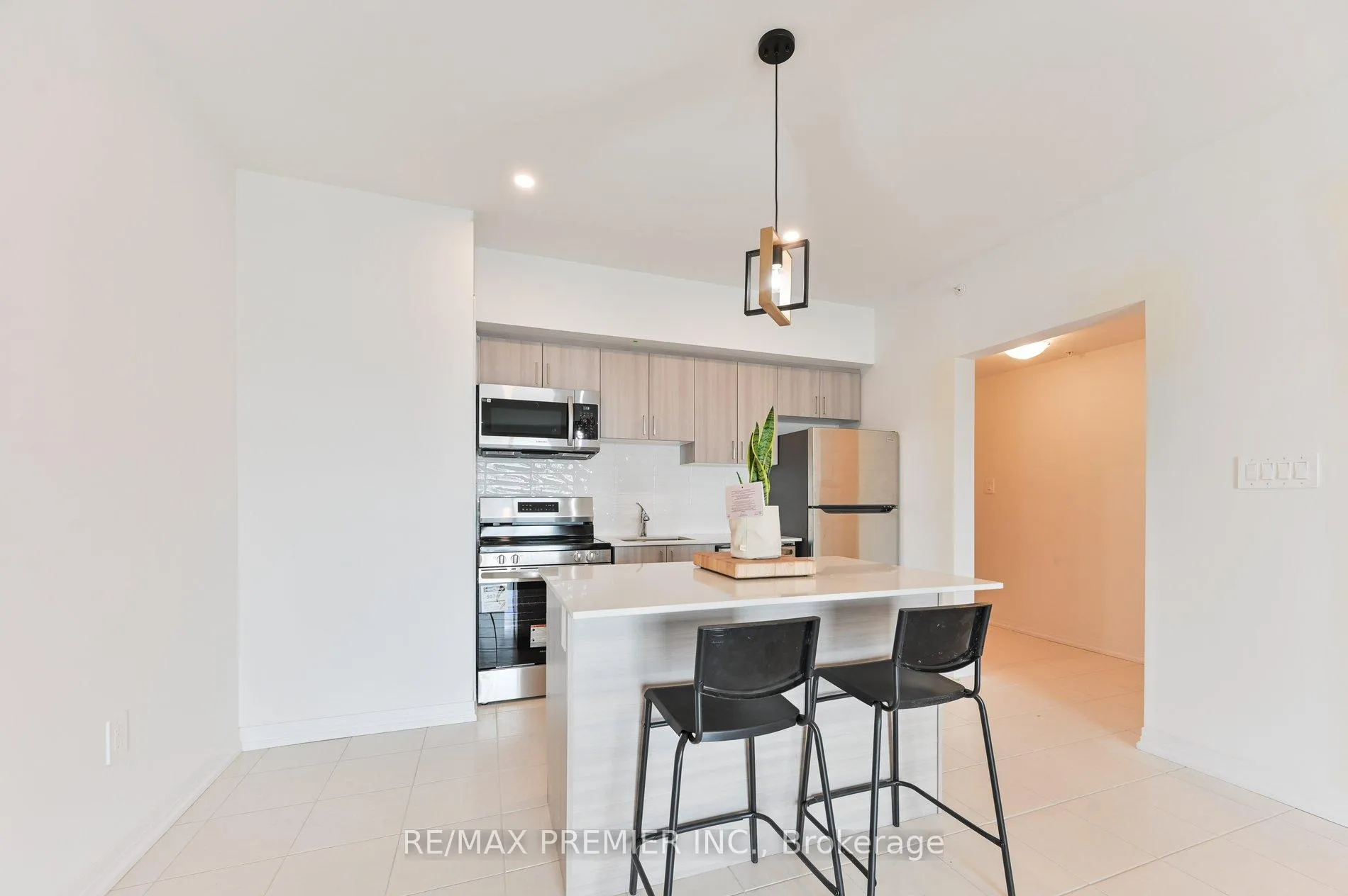 Photo 11 of Unit 603, 15 Kneeshaw Drive, Barrie, Rural Barrie Southeast — HOMEH