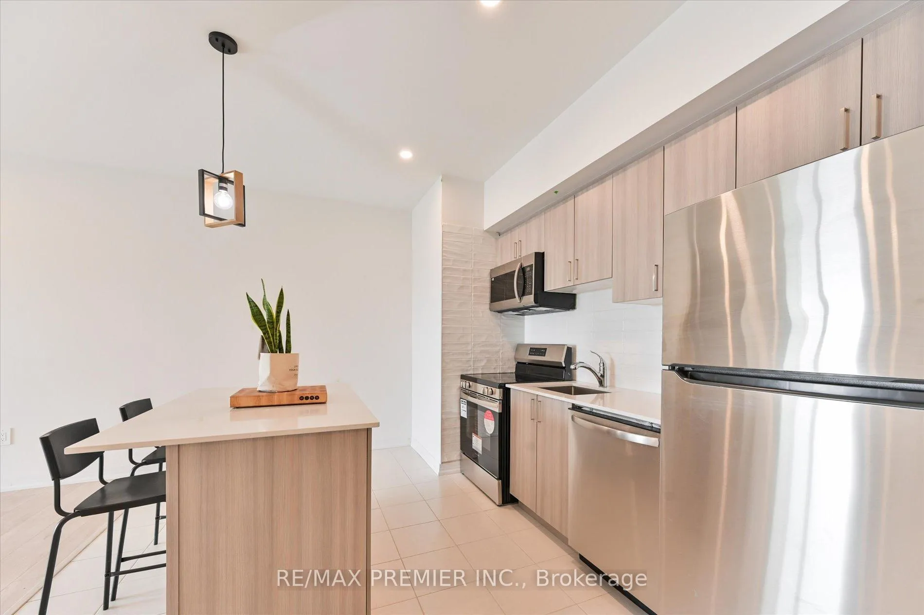 Photo 13 of Unit 603, 15 Kneeshaw Drive, Barrie, Rural Barrie Southeast — HOMEH