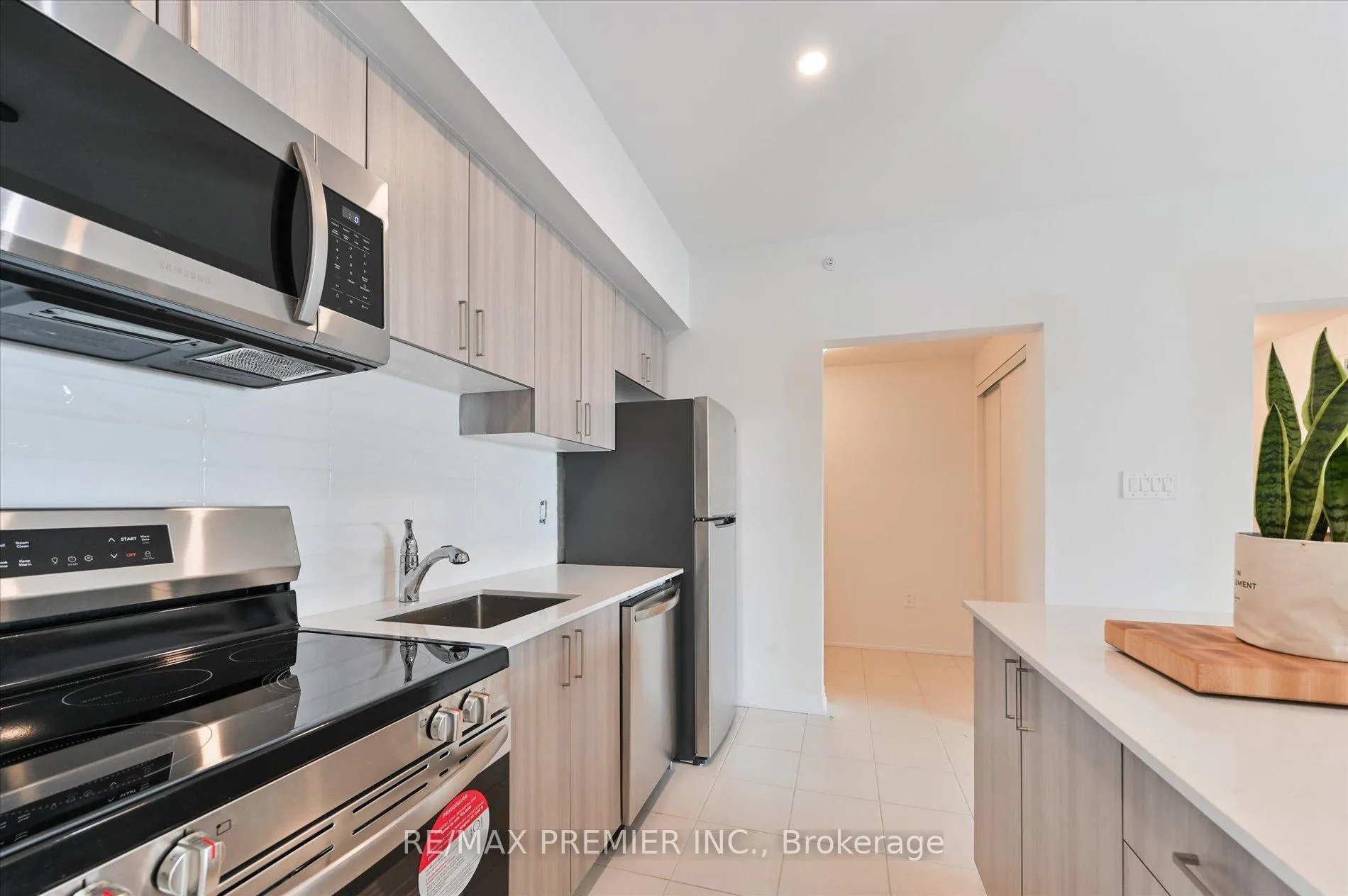 Photo 14 of Unit 603, 15 Kneeshaw Drive, Barrie, Rural Barrie Southeast — HOMEH