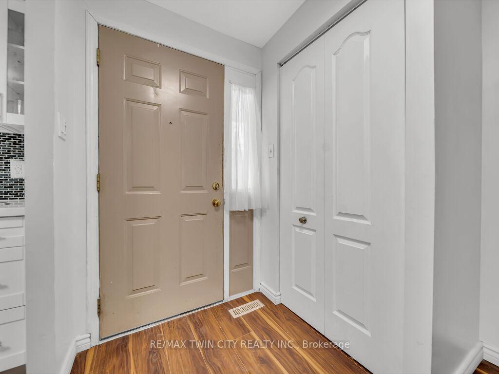 Photo 4 of Unit 21, 11 Grand River Boulevard, Kitchener — HOMEH