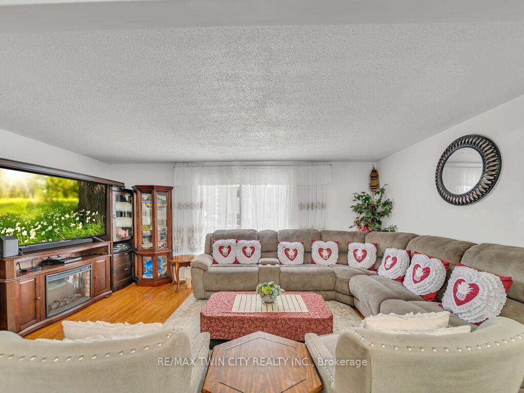 Photo 5 of Unit 21, 11 Grand River Boulevard, Kitchener — HOMEH