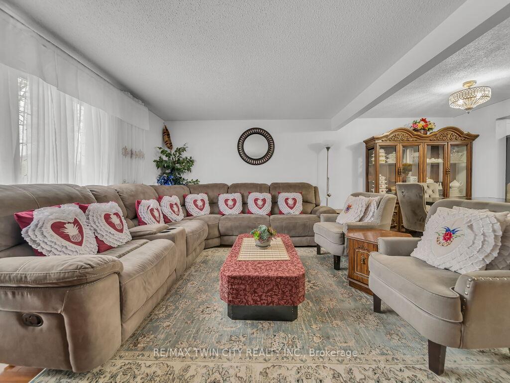 Photo 6 of Unit 21, 11 Grand River Boulevard, Kitchener — HOMEH