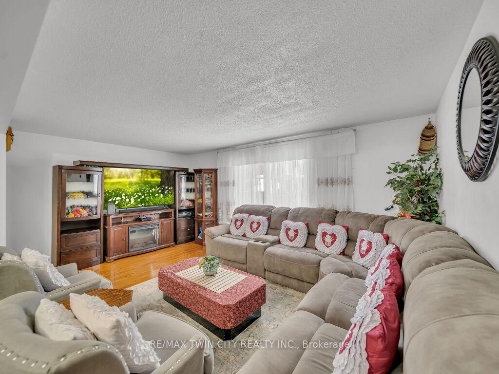 Photo 7 of Unit 21, 11 Grand River Boulevard, Kitchener — HOMEH