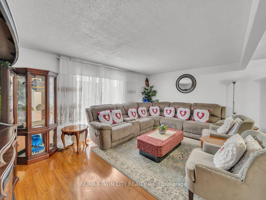 Photo 8 of Unit 21, 11 Grand River Boulevard, Kitchener — HOMEH