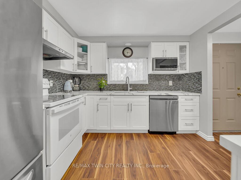 Photo 10 of Unit 21, 11 Grand River Boulevard, Kitchener — HOMEH