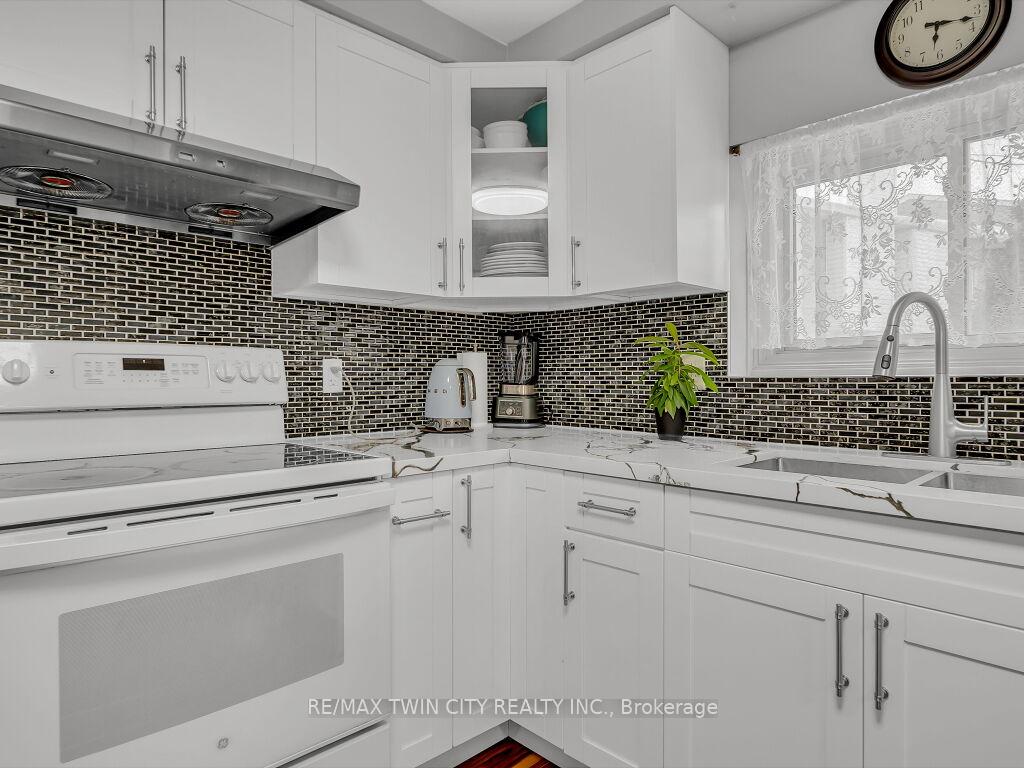 Photo 11 of Unit 21, 11 Grand River Boulevard, Kitchener — HOMEH