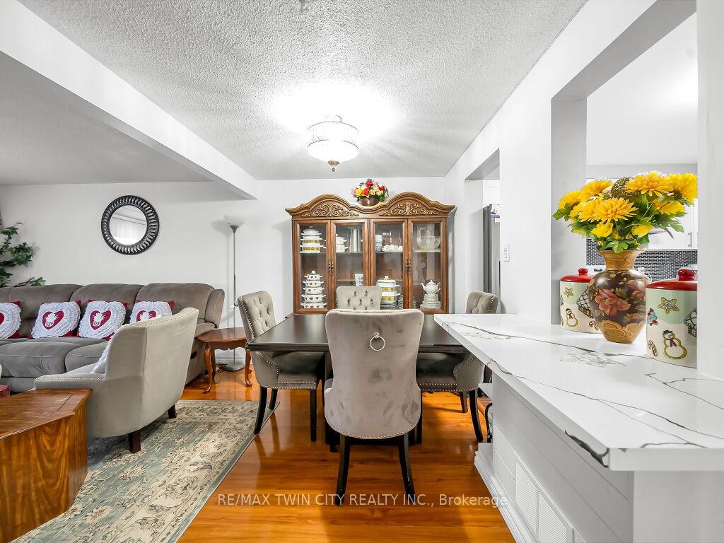 Photo 13 of Unit 21, 11 Grand River Boulevard, Kitchener — HOMEH