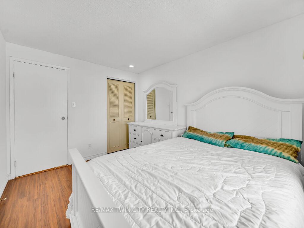Photo 23 of Unit 21, 11 Grand River Boulevard, Kitchener — HOMEH