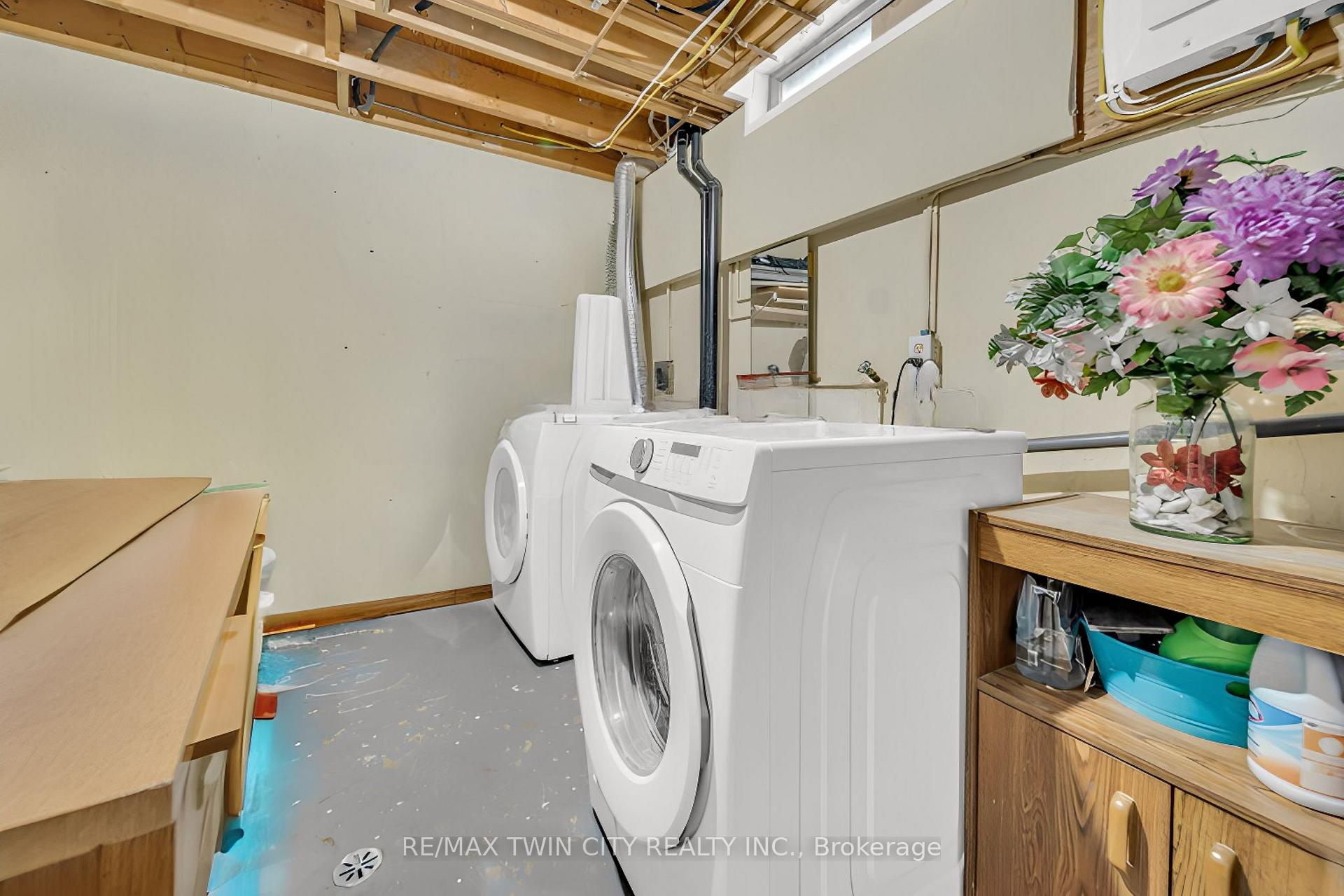 Photo 33 of Unit 21, 11 Grand River Boulevard, Kitchener — HOMEH