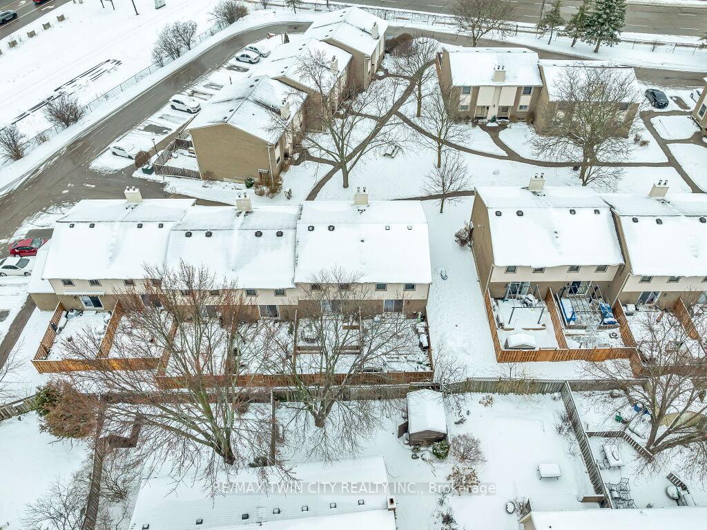 Photo 34 of Unit 21, 11 Grand River Boulevard, Kitchener — HOMEH