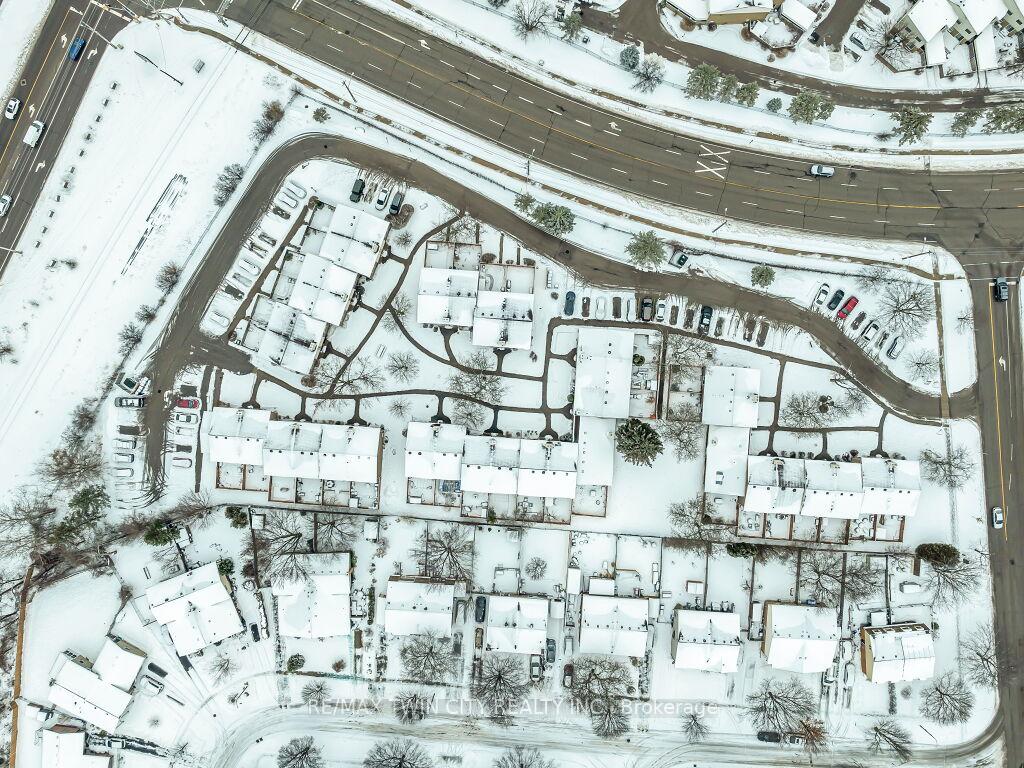 Photo 35 of Unit 21, 11 Grand River Boulevard, Kitchener — HOMEH