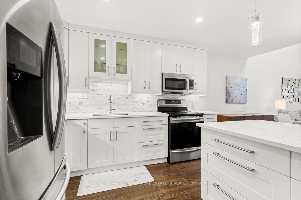 Photo 10 of Unit 33, 2350 New Street, Burlington, Brant — HOMEH