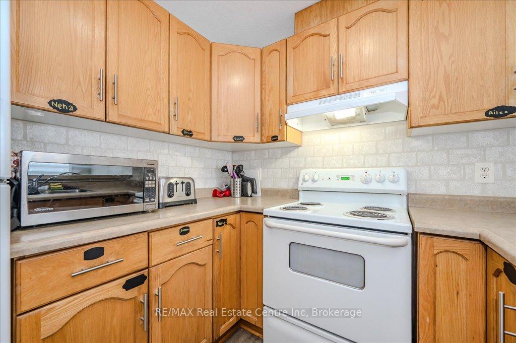 Photo 5 of Unit 15, 142 York Road, Guelph, St. Patrick's Ward — HOMEH