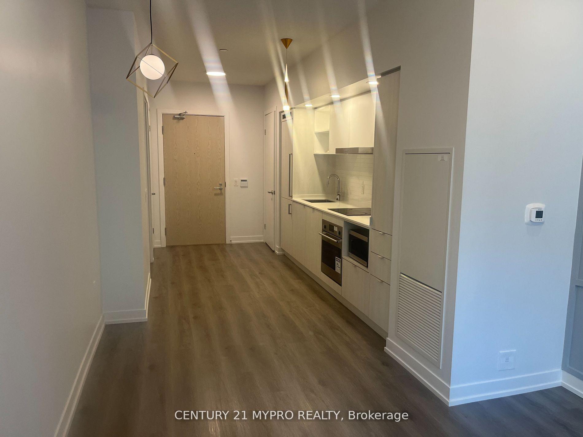 Front of Unit 818, 138 Downes Street