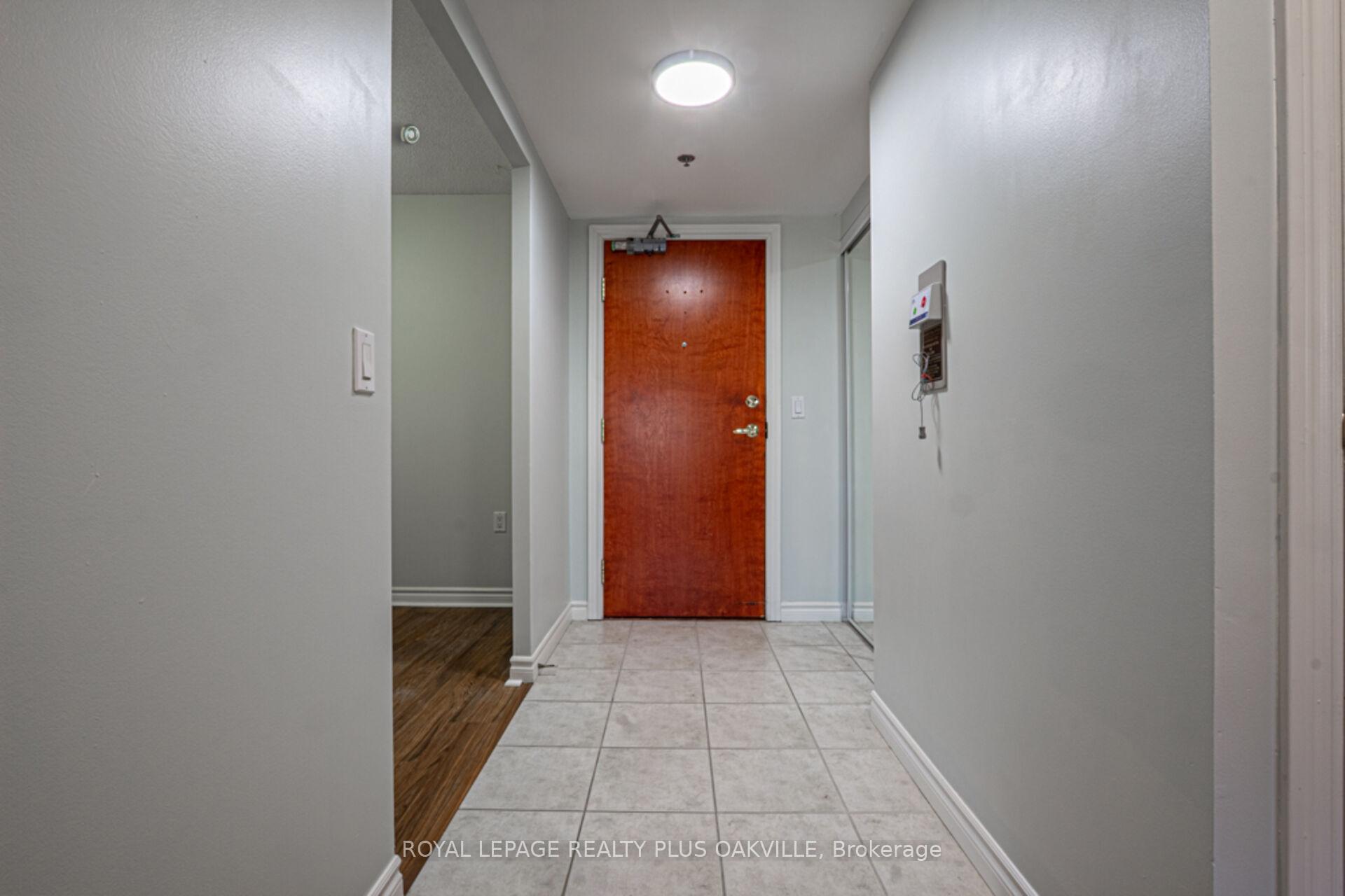 Photo 4 of Unit 1215, 100 Burloak Drive, Burlington, Appleby — HOMEH