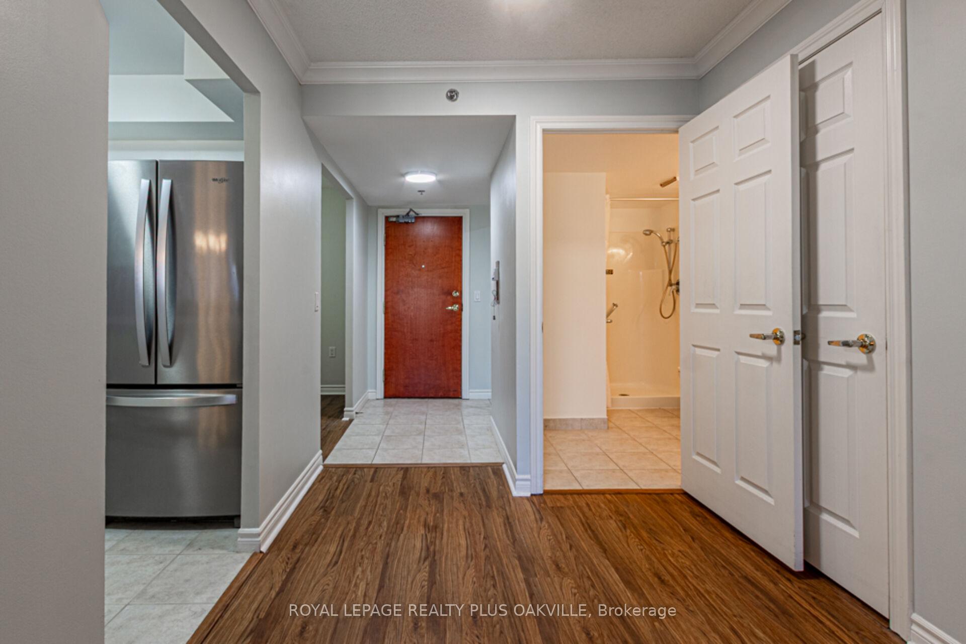 Photo 5 of Unit 1215, 100 Burloak Drive, Burlington, Appleby — HOMEH