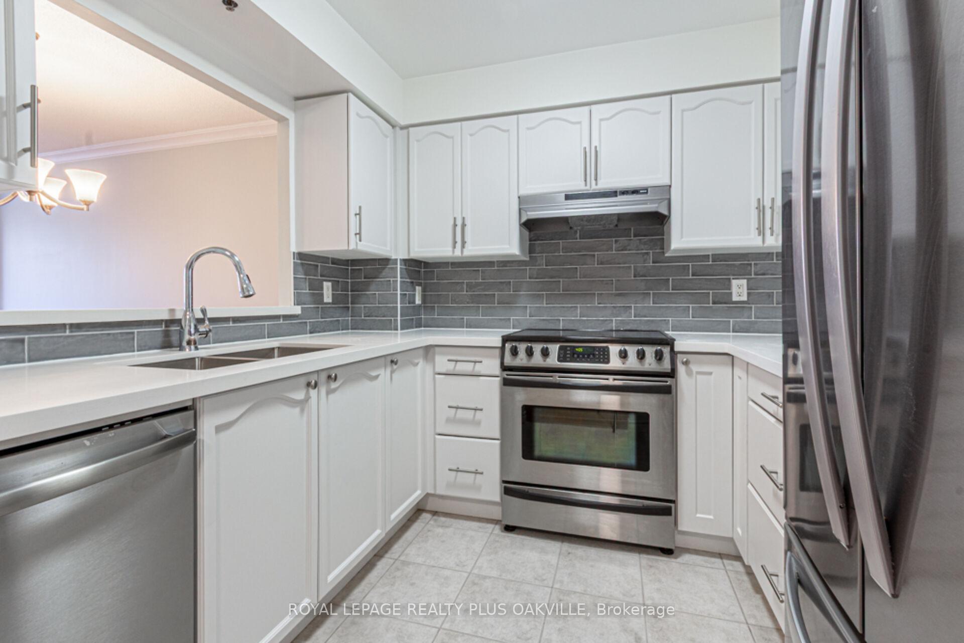 Photo 9 of Unit 1215, 100 Burloak Drive, Burlington, Appleby — HOMEH