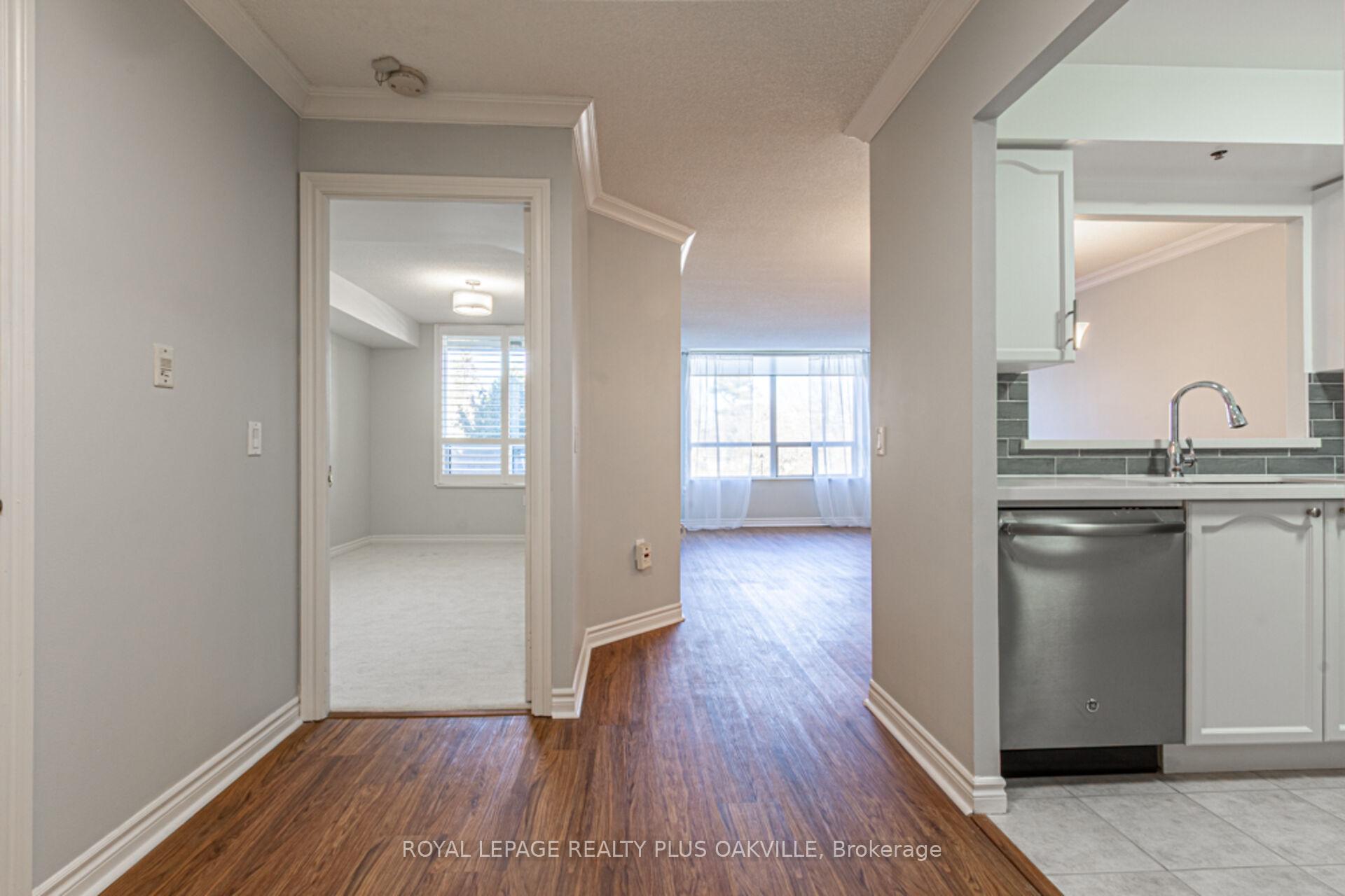 Photo 11 of Unit 1215, 100 Burloak Drive, Burlington, Appleby — HOMEH