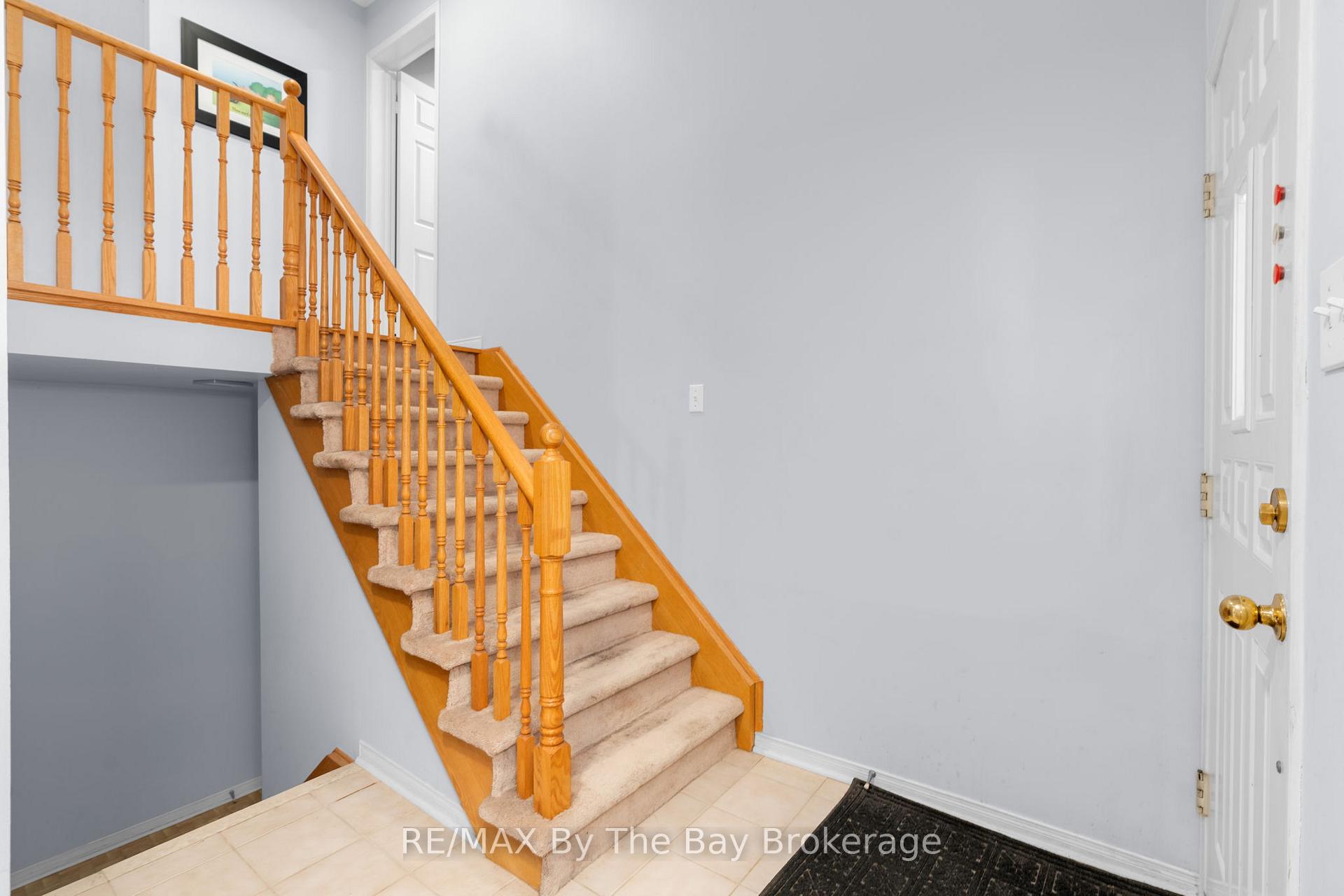 Photo 4 of 83 Ward Drive, Barrie, Painswick South — HOMEH