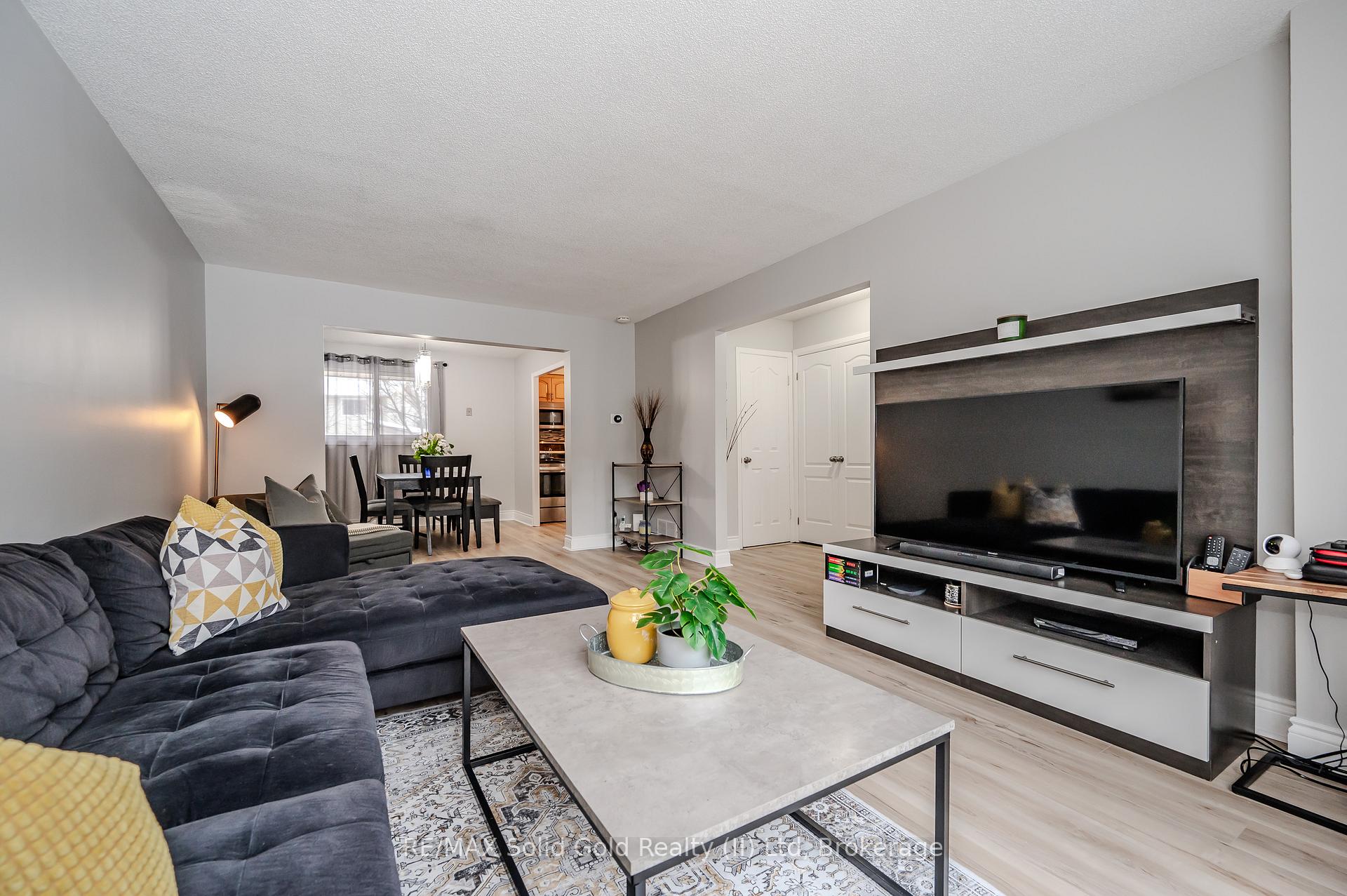 Photo 6 of Unit 46, 49 Cedarwoods Crescent, Kitchener — HOMEH
