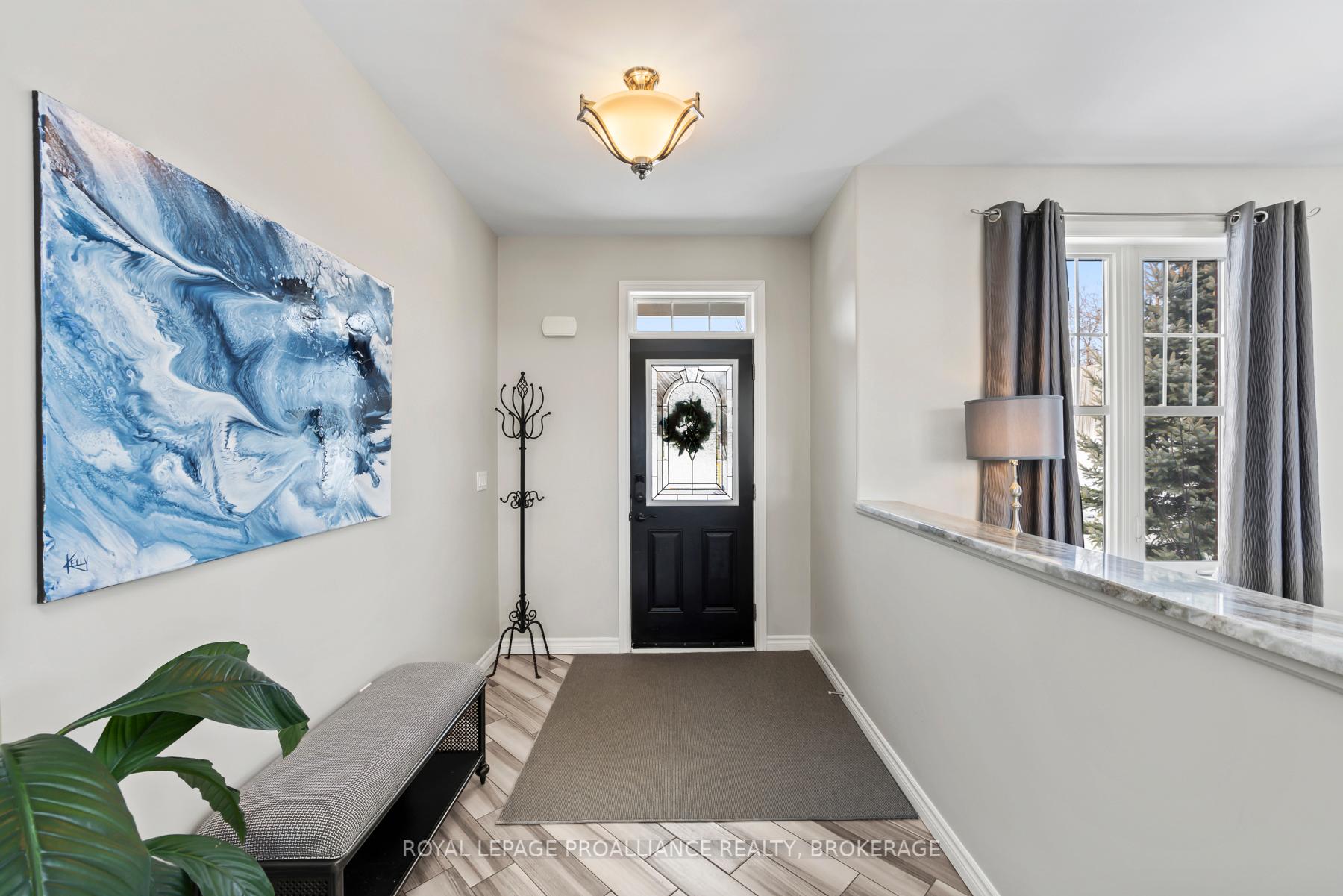 Photo 5 of 700 Newmarket Lane, Kingston, Rideau — HOMEH