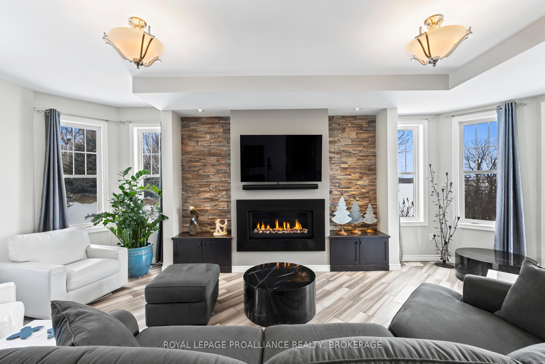 Photo 8 of 700 Newmarket Lane, Kingston, Rideau — HOMEH
