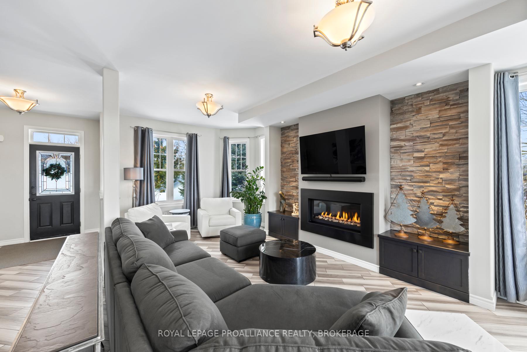 Photo 9 of 700 Newmarket Lane, Kingston, Rideau — HOMEH
