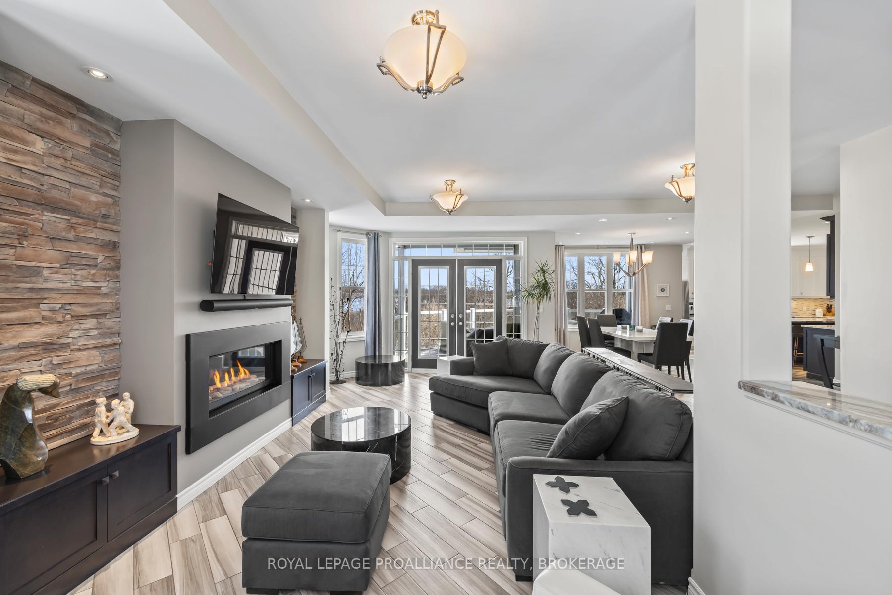 Photo 10 of 700 Newmarket Lane, Kingston, Rideau — HOMEH
