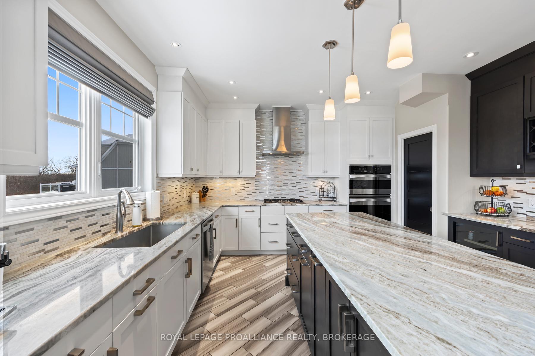 Photo 15 of 700 Newmarket Lane, Kingston, Rideau — HOMEH