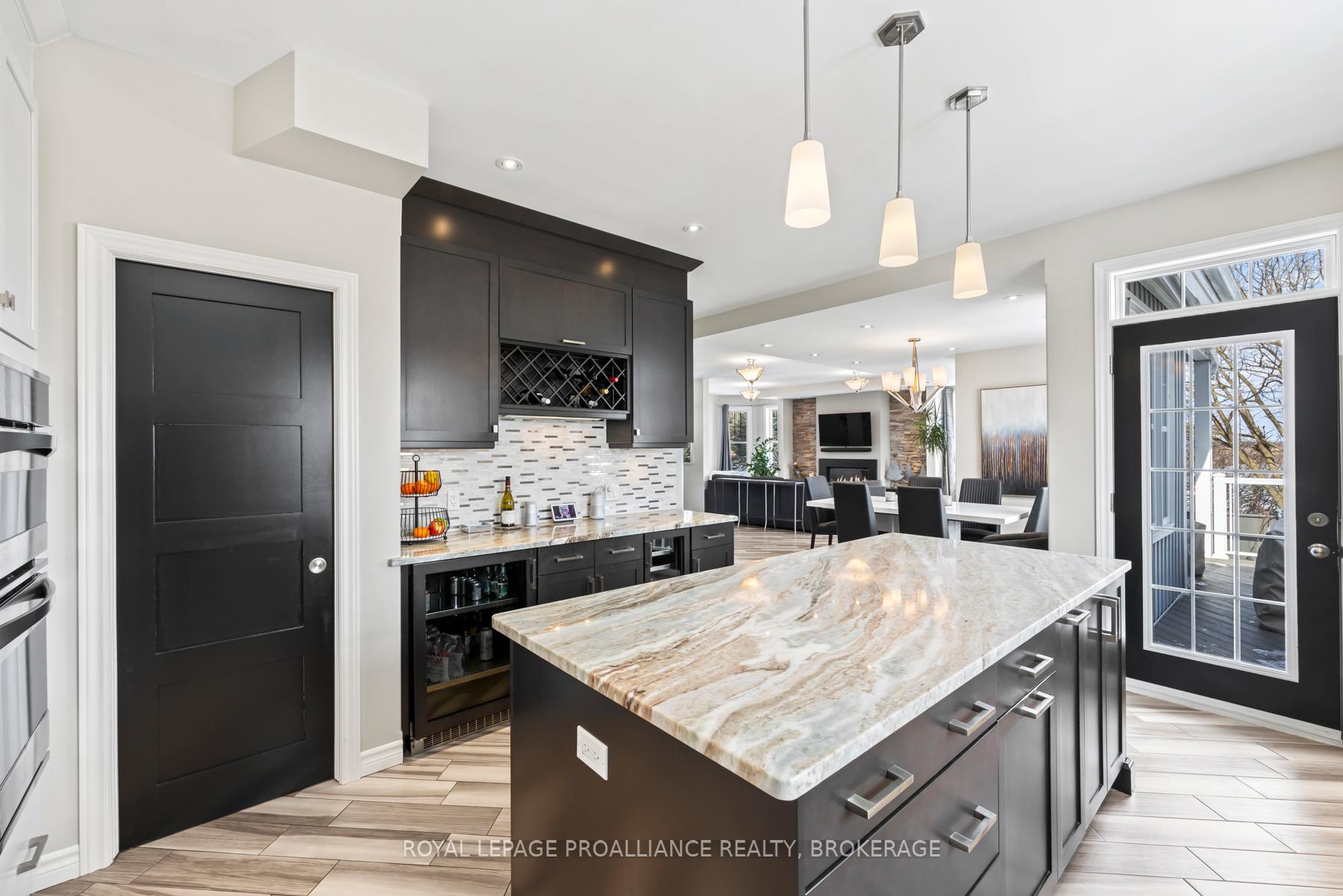 Photo 18 of 700 Newmarket Lane, Kingston, Rideau — HOMEH