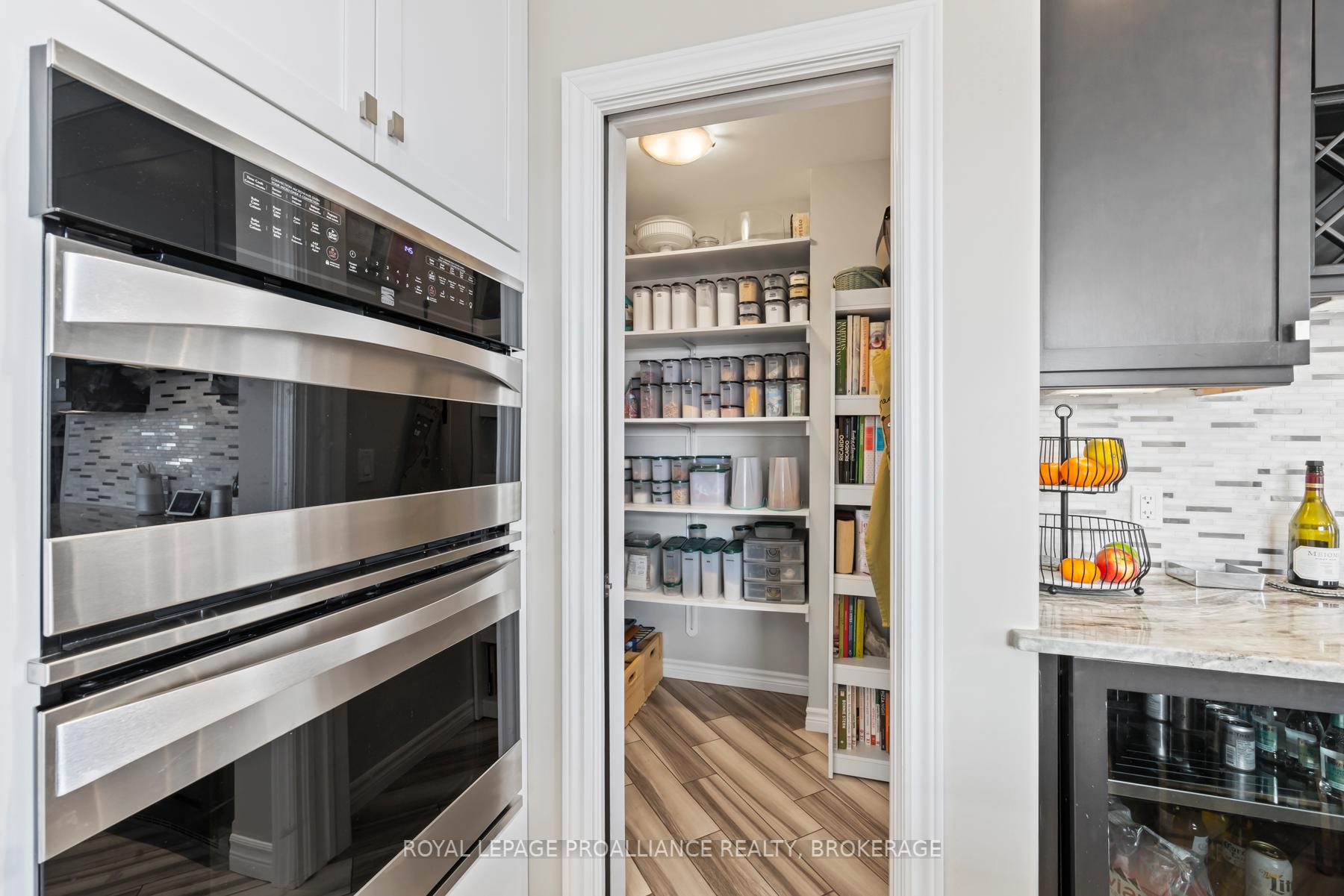 Photo 19 of 700 Newmarket Lane, Kingston, Rideau — HOMEH