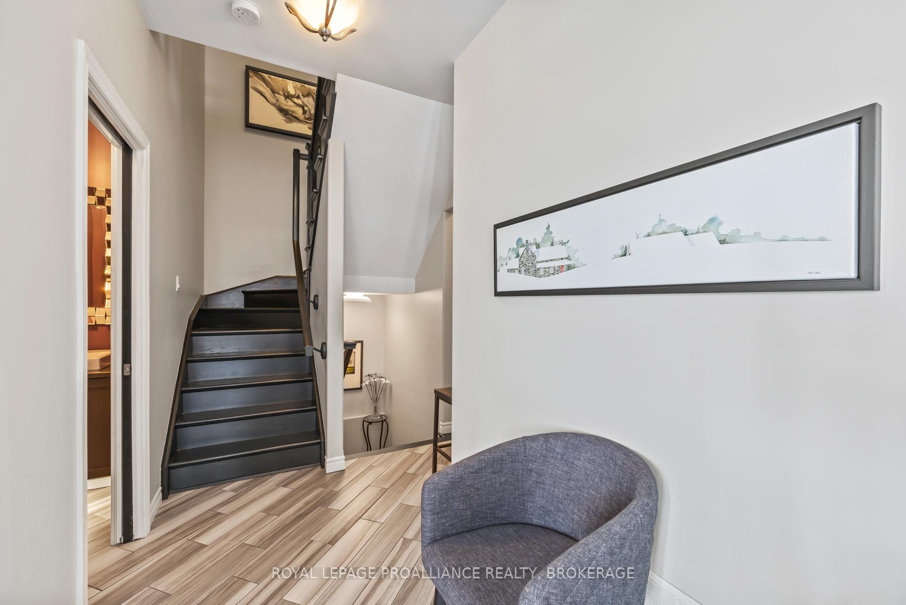 Photo 21 of 700 Newmarket Lane, Kingston, Rideau — HOMEH