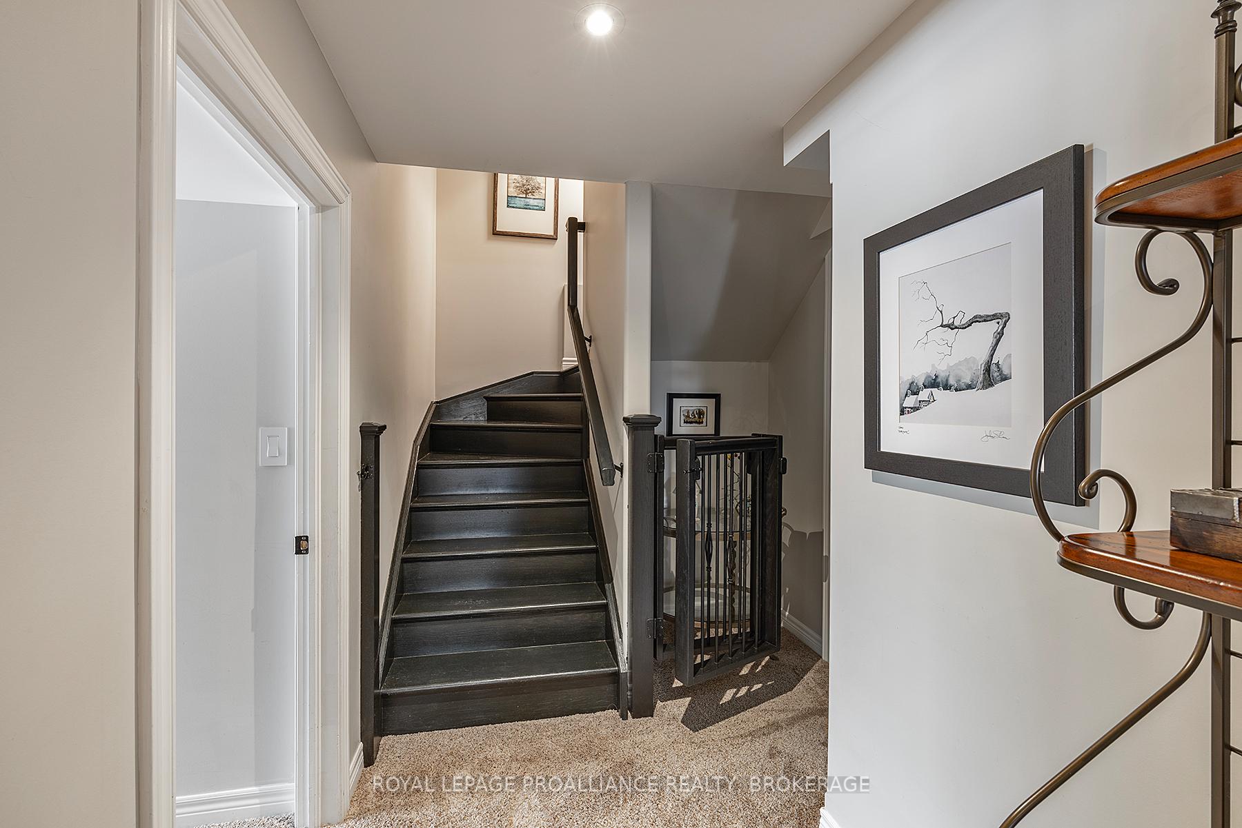 Photo 31 of 700 Newmarket Lane, Kingston, Rideau — HOMEH